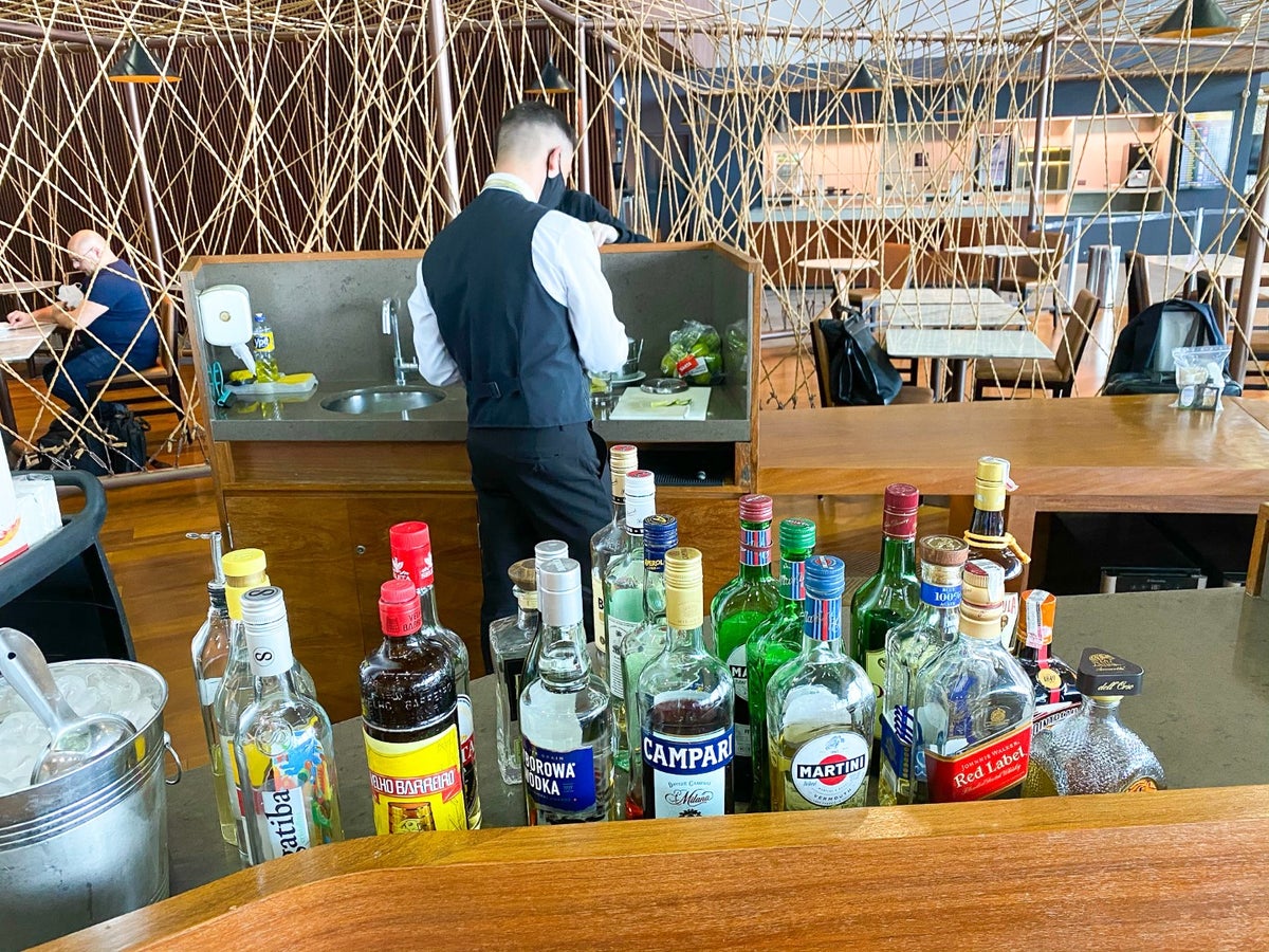 Espaço Banco Safra Lounge GRU bartender
