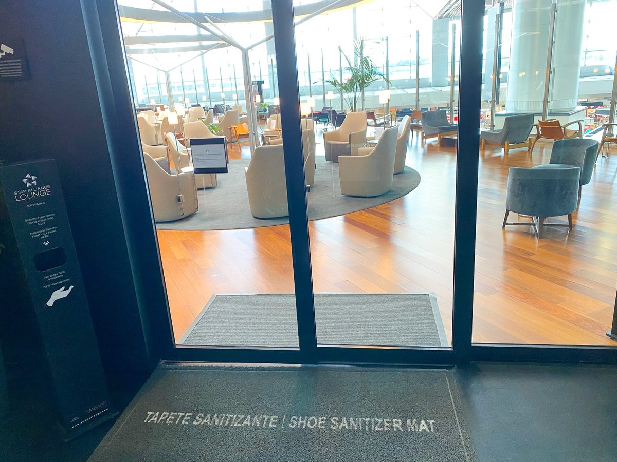 Espaço Banco Safra Lounge GRU entryway
