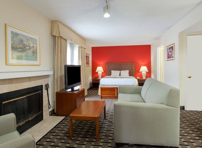 Hawthorn Suites by Wyndham Dearborn Detroit