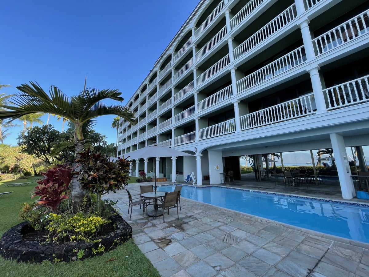Lahaina Shores Beach Resort in Maui [In-depth Hyatt Hotel Review]