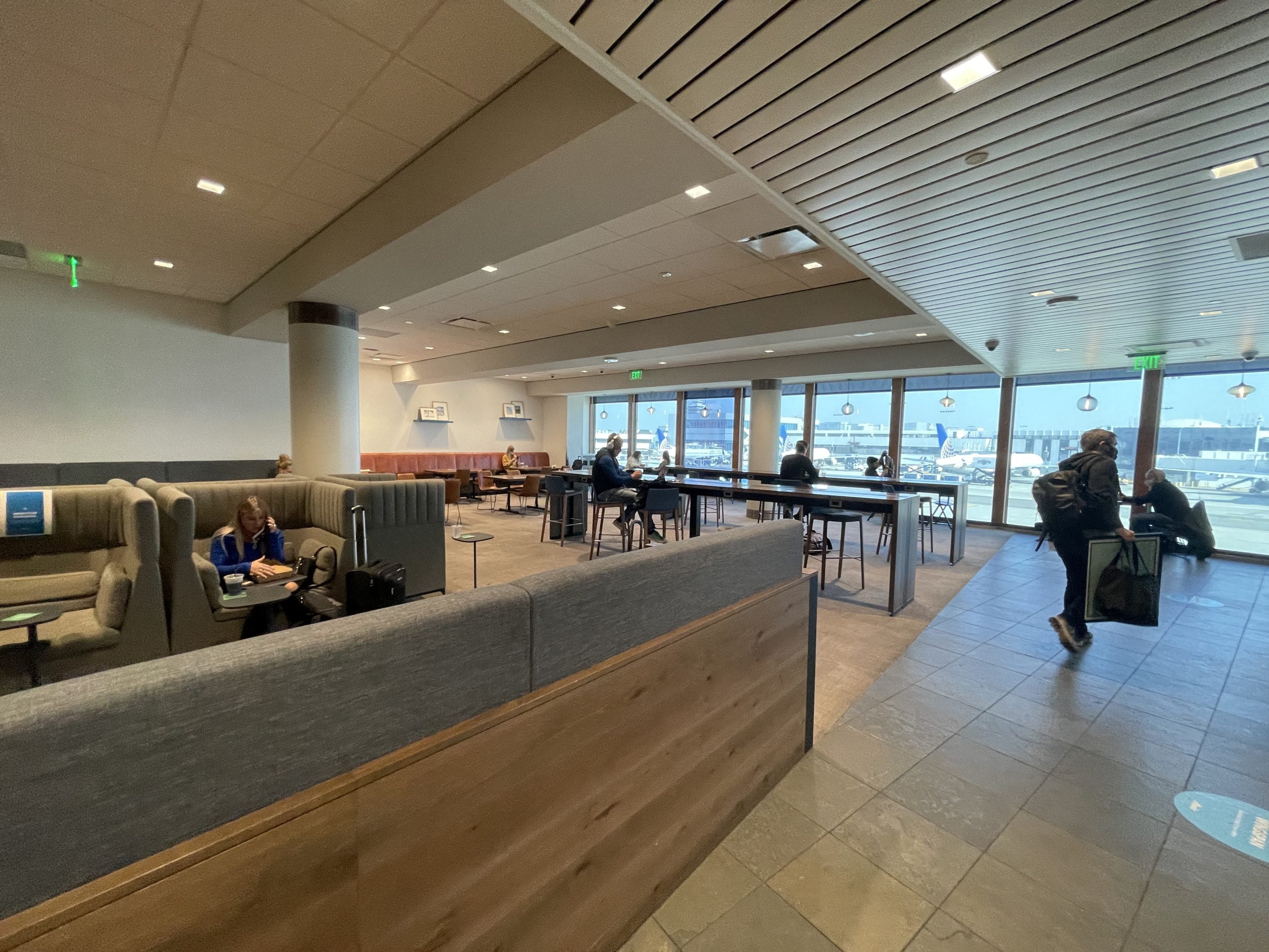 Atmos Rewards Summit Card - How To Use Alaska Lounge Passes