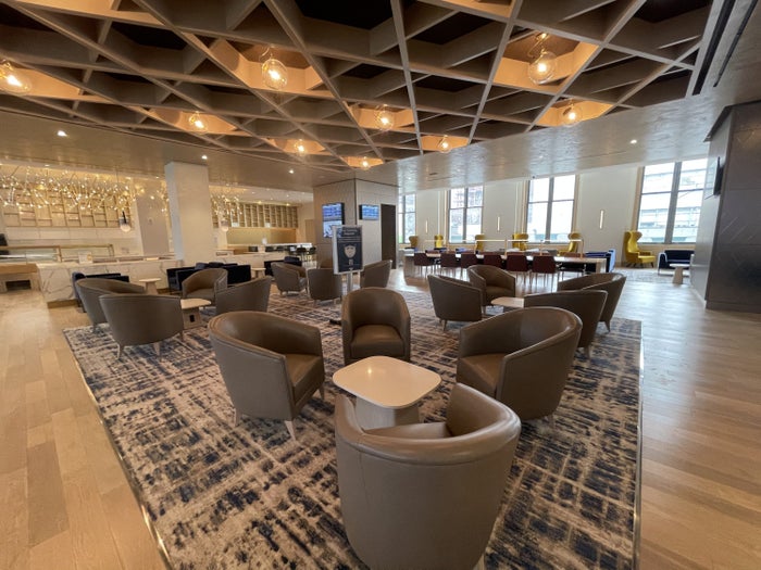 Amtrak Starts Selling Day Passes to Metropolitan Lounges