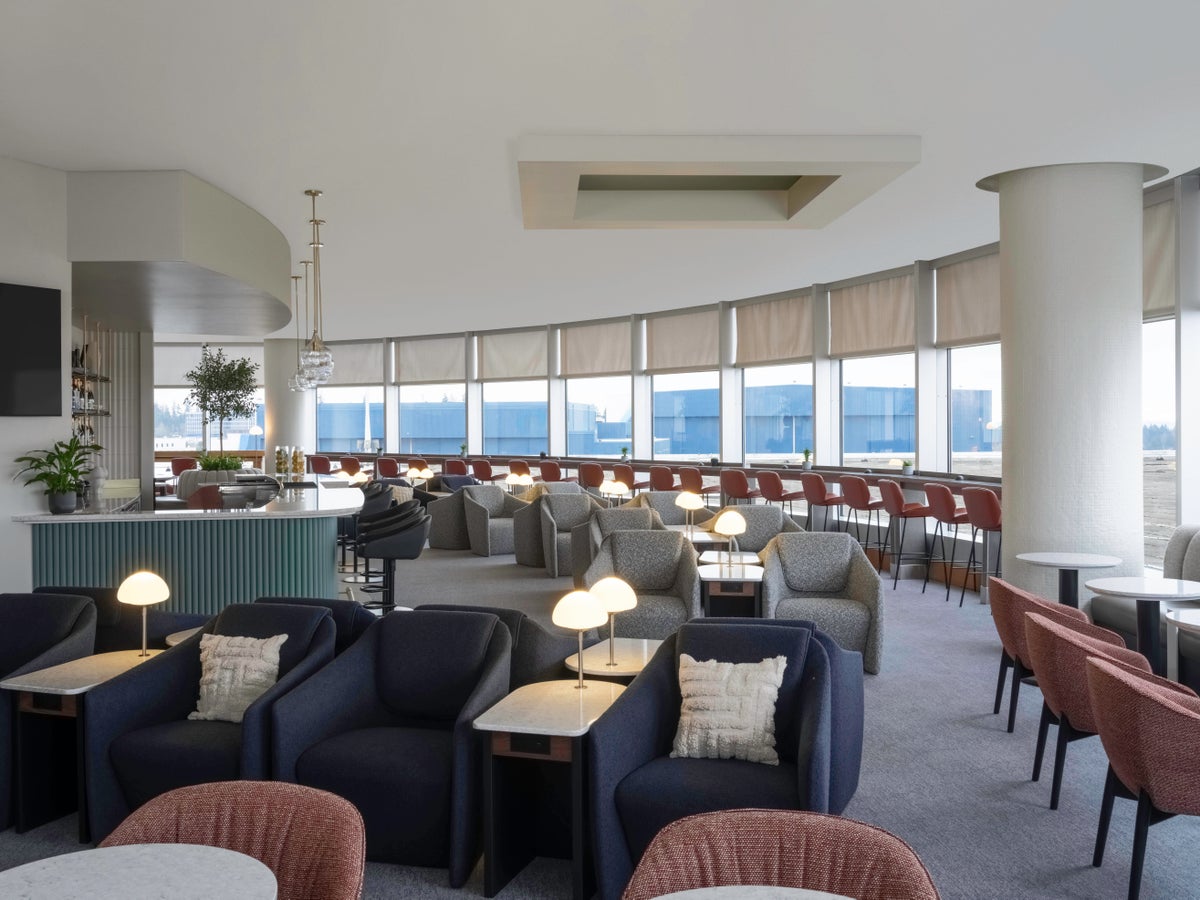 British Airways Lounge SEA Seattle main seating