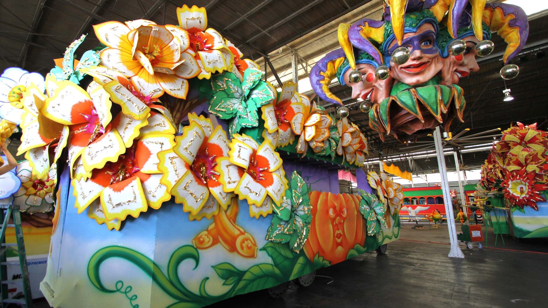 new orleans mardi gras world behind the scenes tour