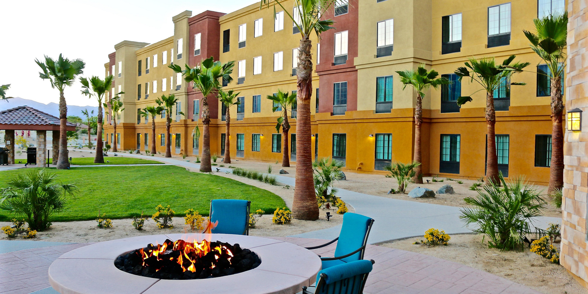 Staybridge Suites Cathedral City fire pit