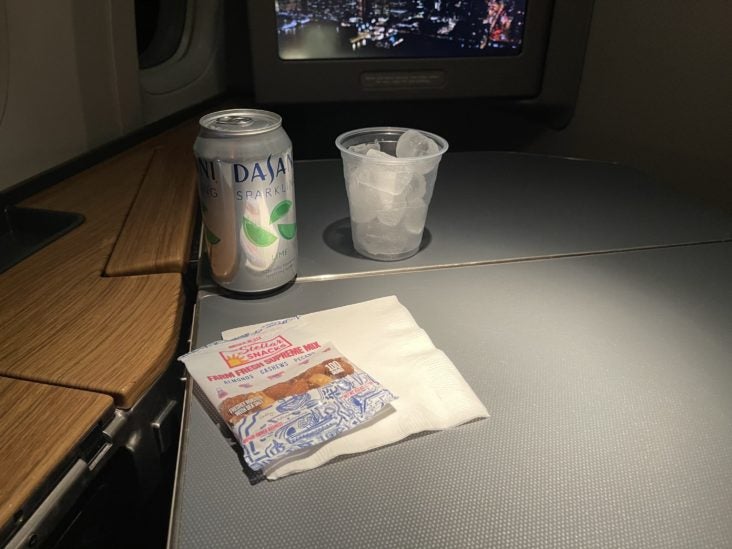 AA HNL DFW First Class Beverage Service AA HNL DFW First Class Beverage Service