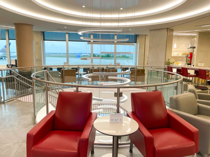 Admirals Club Lounge at Orlando International Airport [Review]