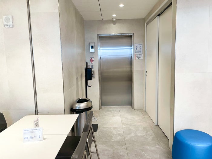 American Airlines Admirals Club at Orlando MCO elevator