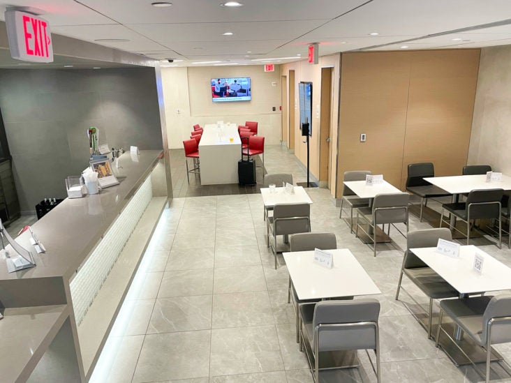 American Airlines Admirals Club at Orlando MCO lower level American Airlines Admirals Club at Orlando MCO lower level