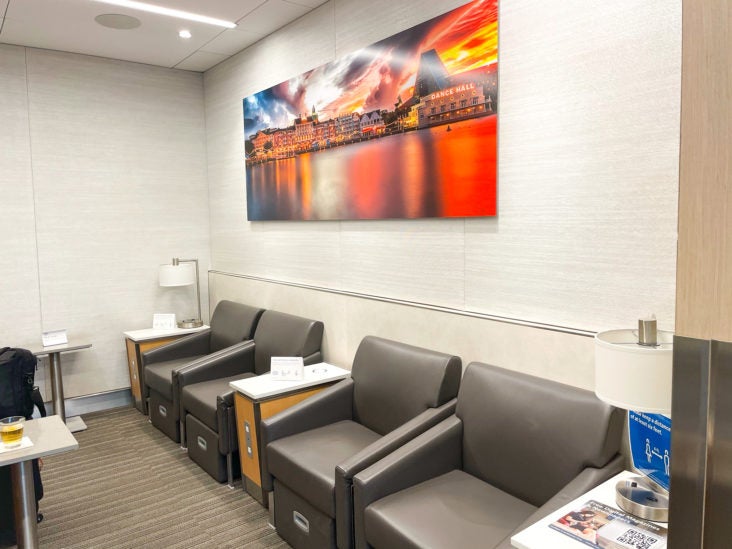 American Airlines Admirals Club at Orlando MCO quiet room American Airlines Admirals Club at Orlando MCO quiet room