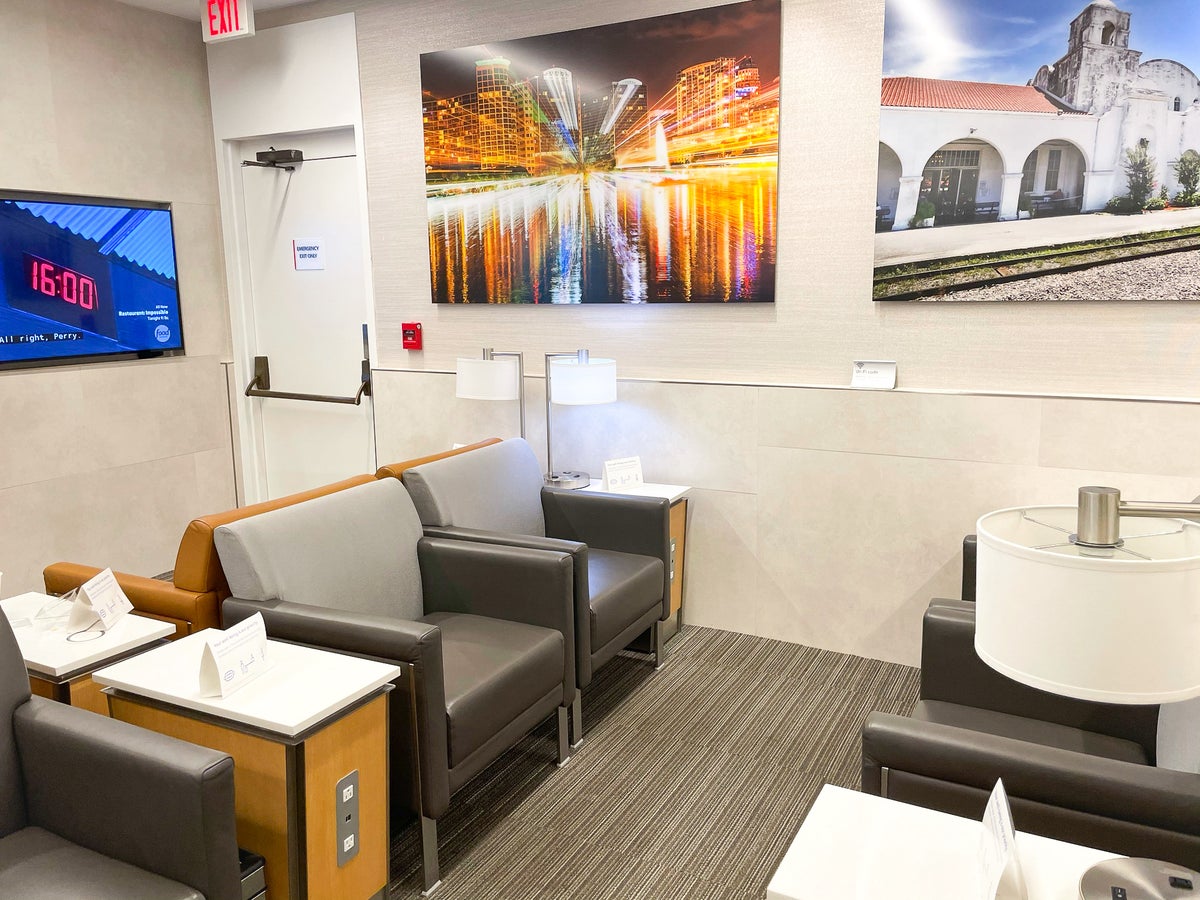 American Airlines Admirals Club at Orlando MCO seating