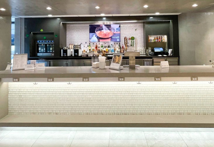 American Airlines Admirals Club at Orlando bar American Airlines Admirals Club at Orlando bar