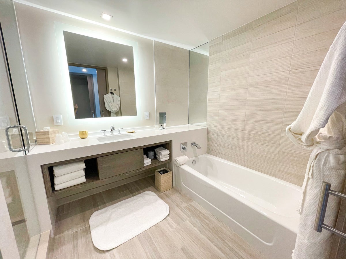 JW Marriott Bonnet Creek Orlando Executive Suite bathroom