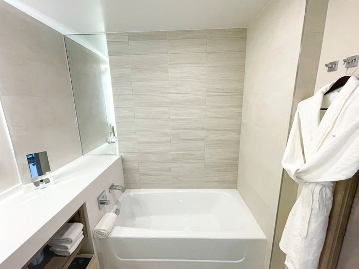 JW Marriott Bonnet Creek Orlando Executive Suite bathtub