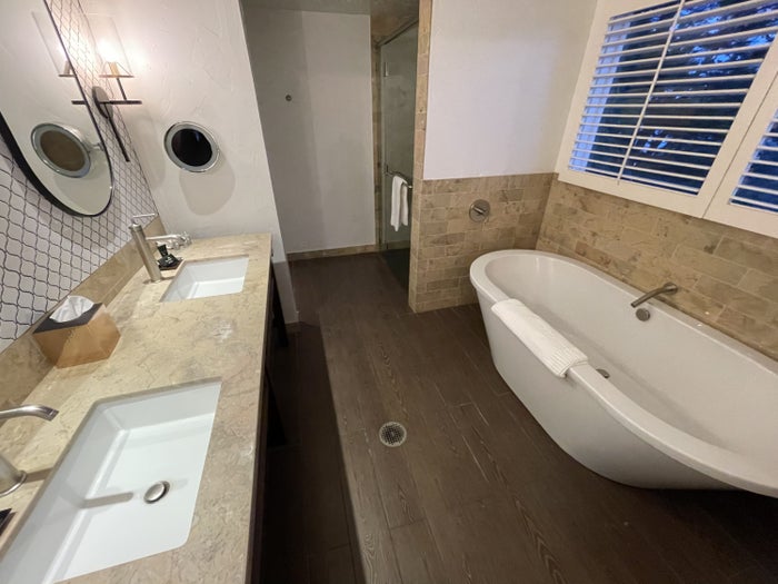 Mar Monte Suite Bathroom