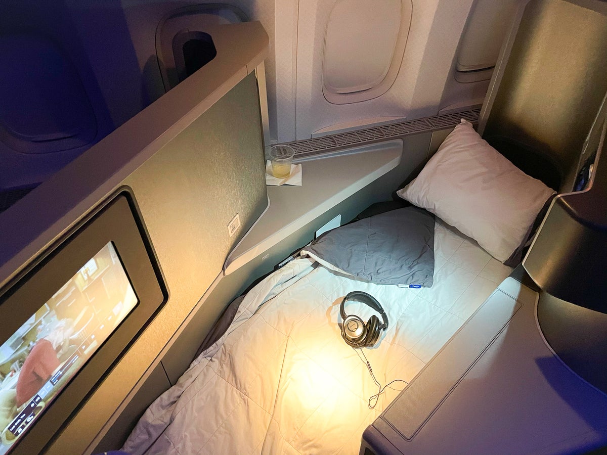 American Airlines 777 Flagship Business Class Casper Bed