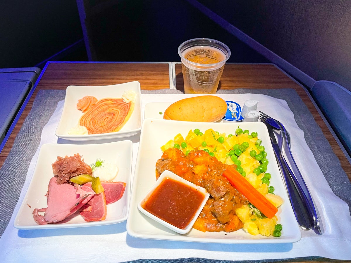 American Airlines 777 Flagship Business Class Dinner service