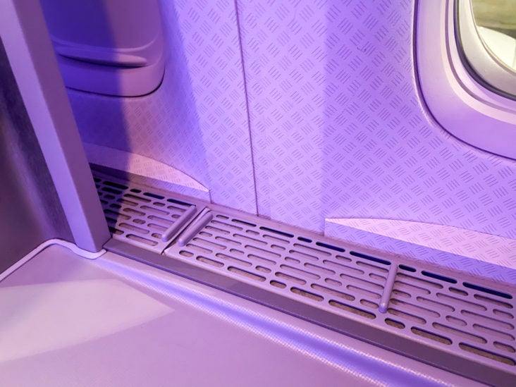 American Airlines 777 Flagship Business Class Dirty Vents American Airlines 777 Flagship Business Class Dirty Vents