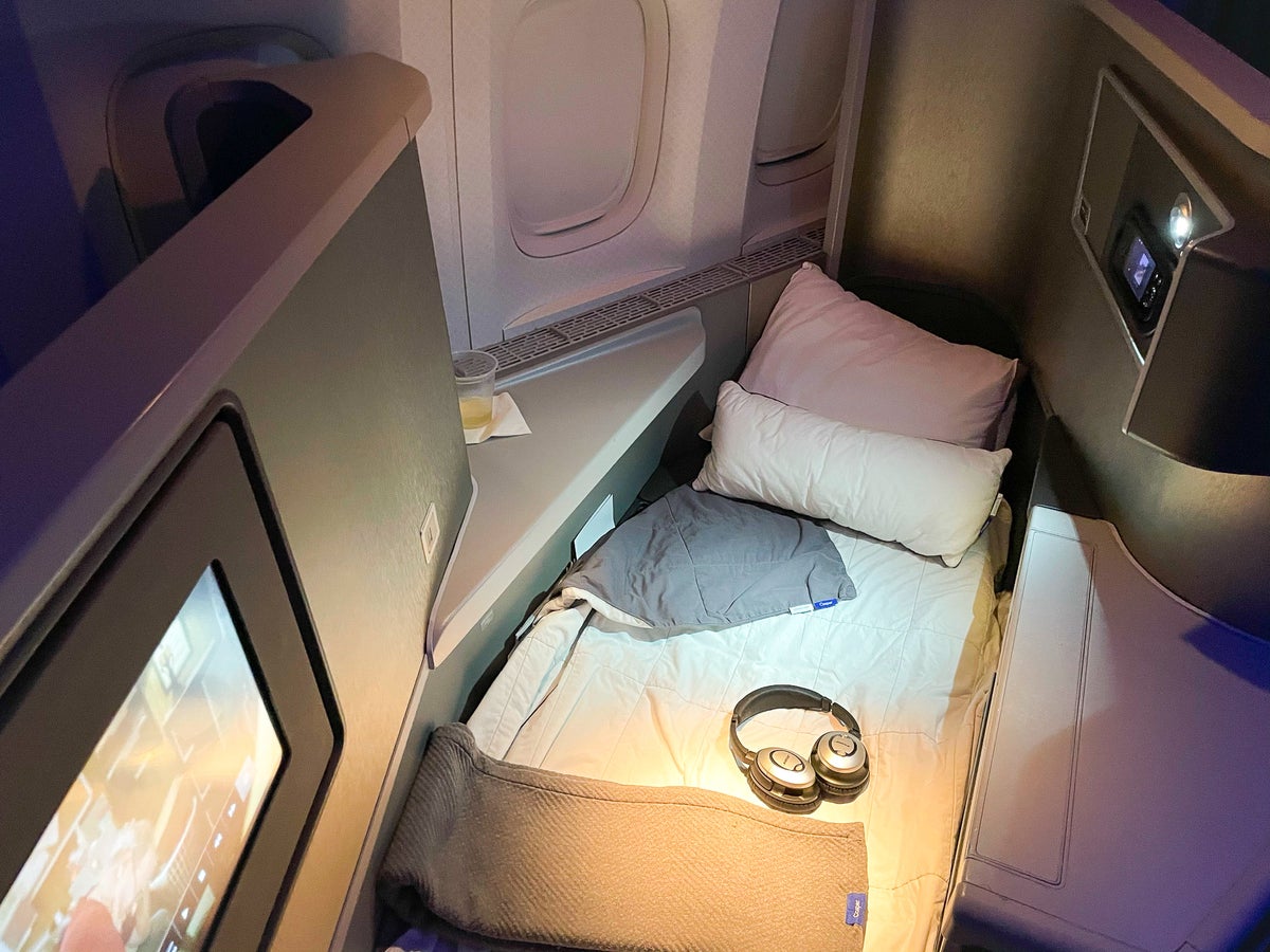 American Airlines 777 Flagship Business Class Lie Flat Seat