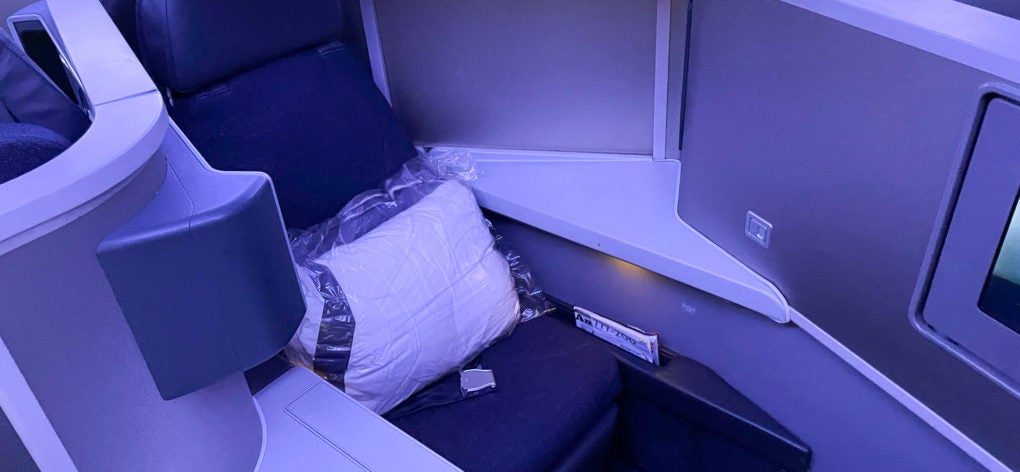 American Airlines 777 Flagship Business Class middle seat