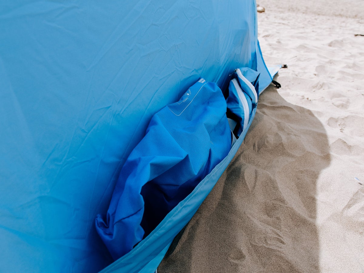 Beach tent extra features