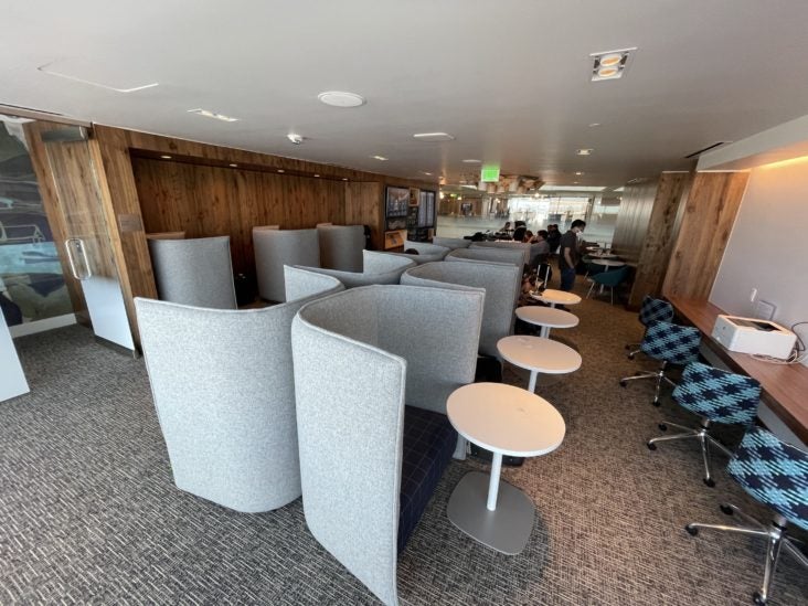 den centurion lounge