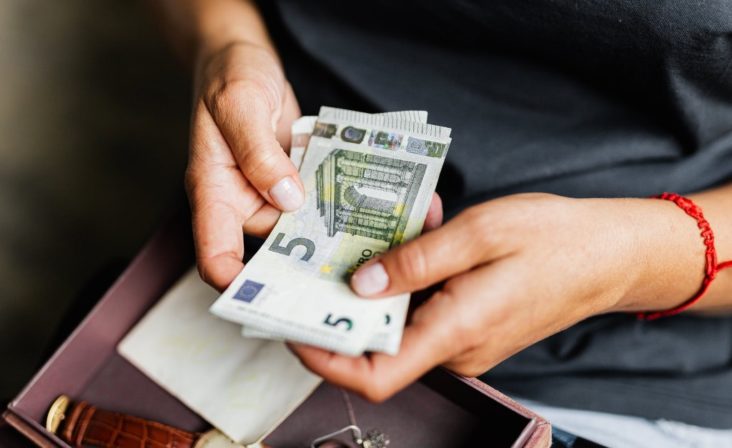 Euros in Hand Euros in Hand