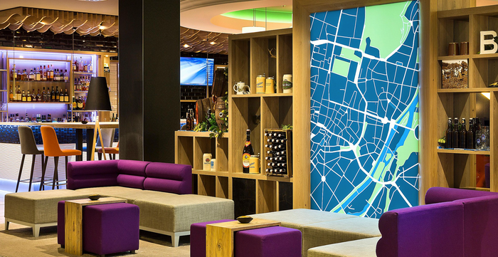 Holiday Inn Munich lobby
