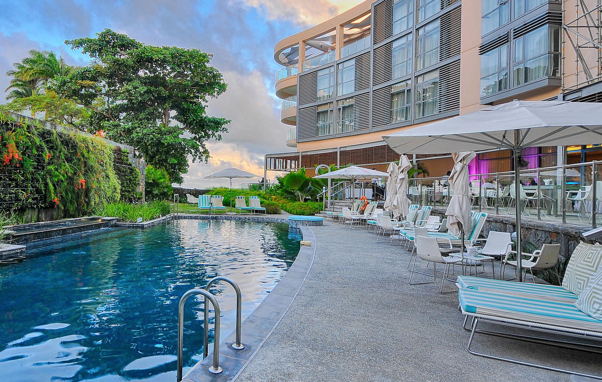 Pool at Holiday Inn Mauritius