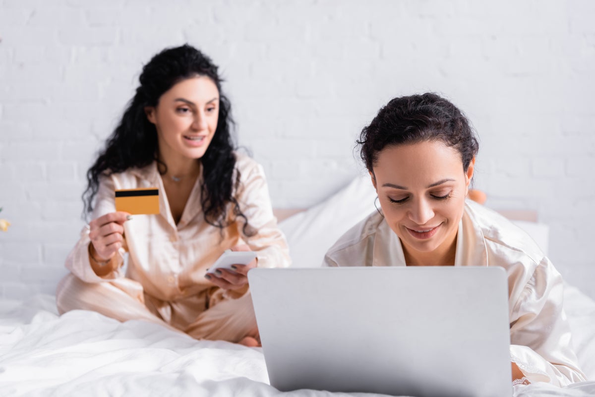 2 women on laptop with credit card