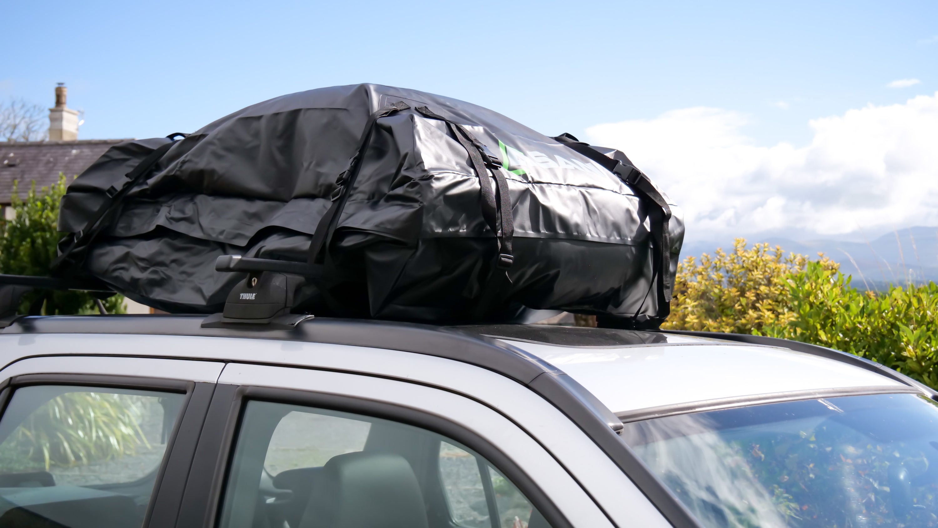 Best waterproof 2024 cargo carrier bag