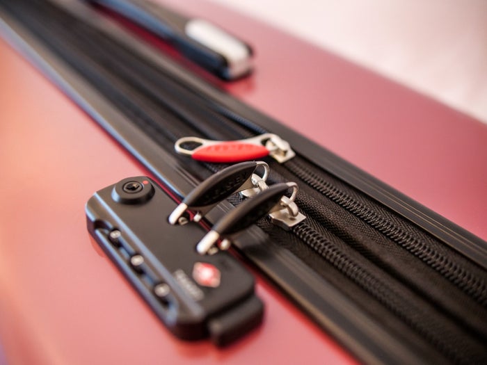 Hardsize luggage zips
