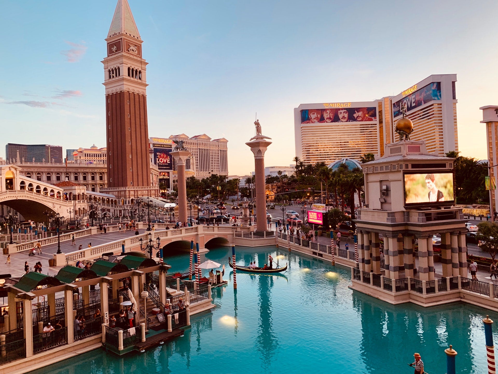 places to visit in las vegas with family
