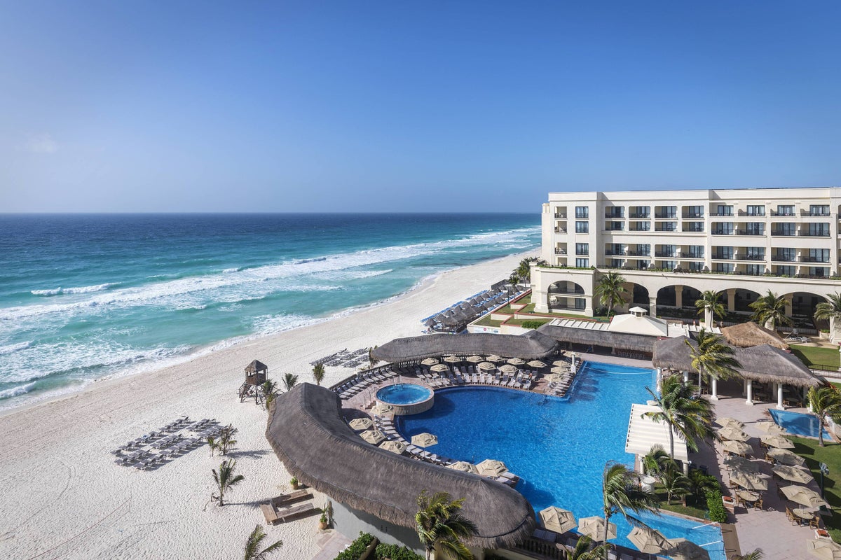 [Expired] [Award Alert] Fly to Cancun This Winter for 8k AA Miles With Wide-Open Availability