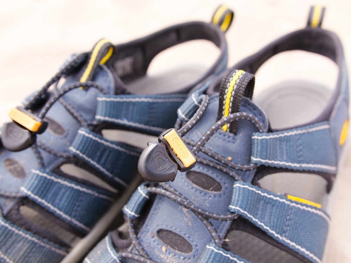 Travel sandals straps