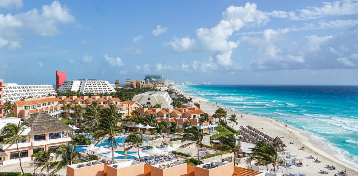 The 25 Best Things To Do in & Around Cancún [Beaches, Mayan Ruins, Nightlife]
