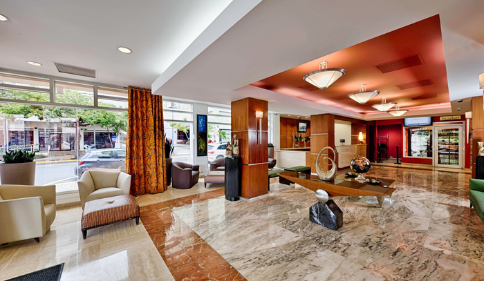 Courtyard San Juan Miramar lobby