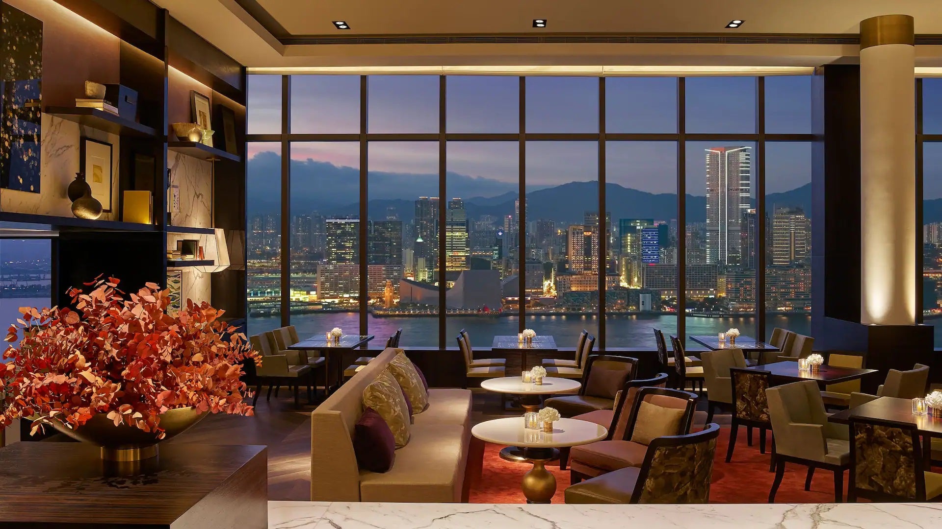 Grand Hyatt Hong Kong Grand Club Lounge Night