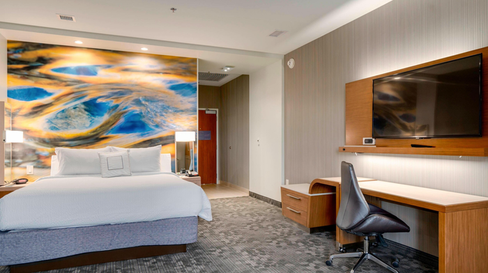 Guest room at Courtyard by Marriott Niagara Falls USA
