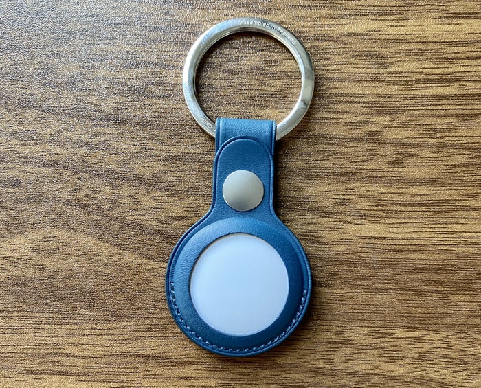 10 Ways To Use an Apple AirTag [Review of Design, Setup & Features]