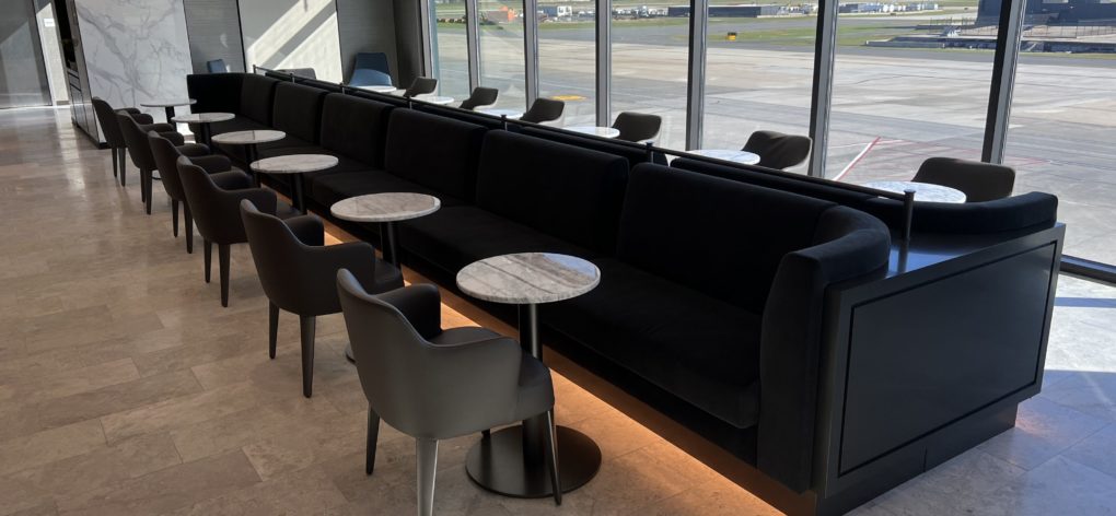 declaración constructor Nublado Airport Lounges at Washington Dulles International Airport [IAD]