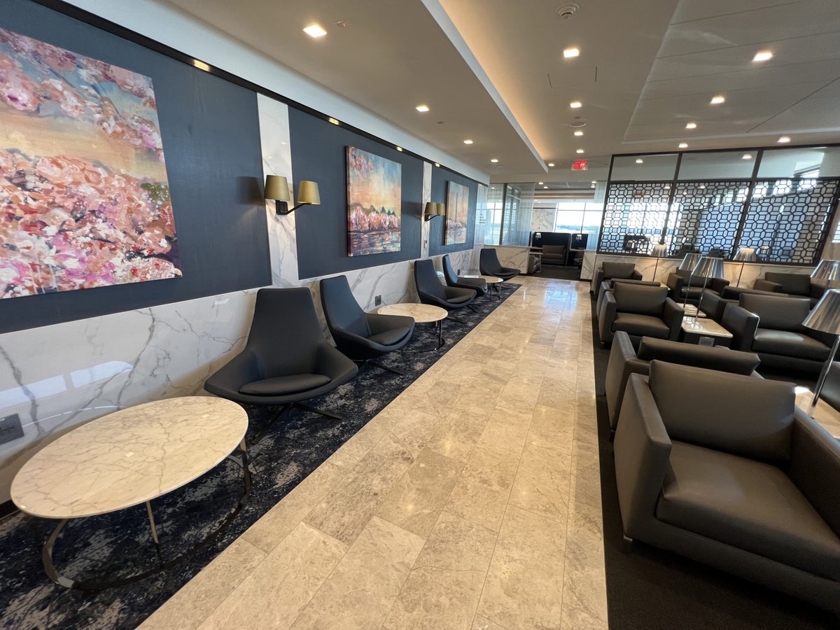 United Polaris Lounge at Washington Dulles International Airport [Review]