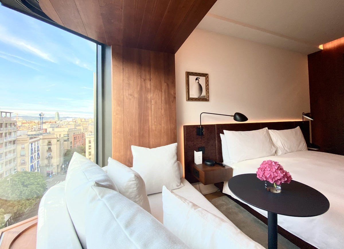 The Barcelona EDITION Deluxe Room 805 