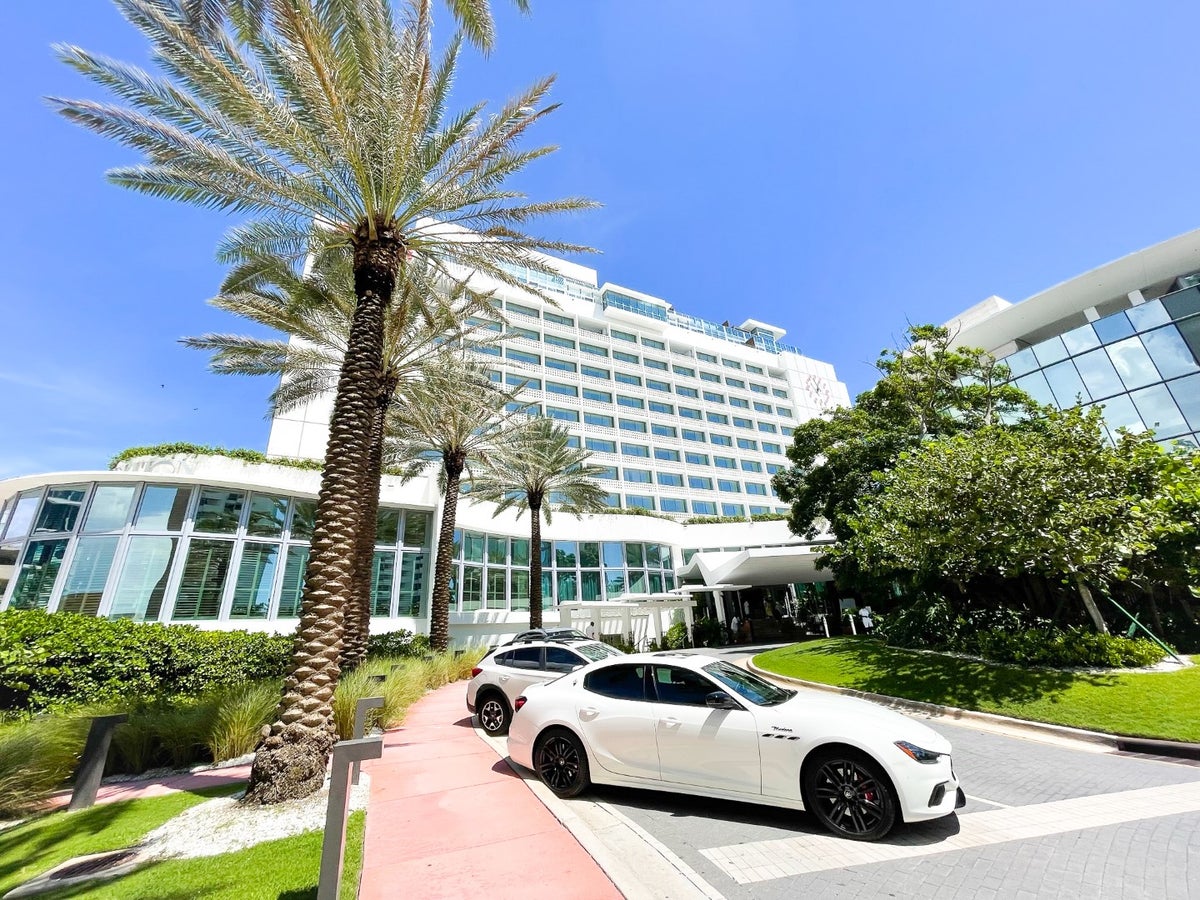 The Miami Beach EDITION valet parking 