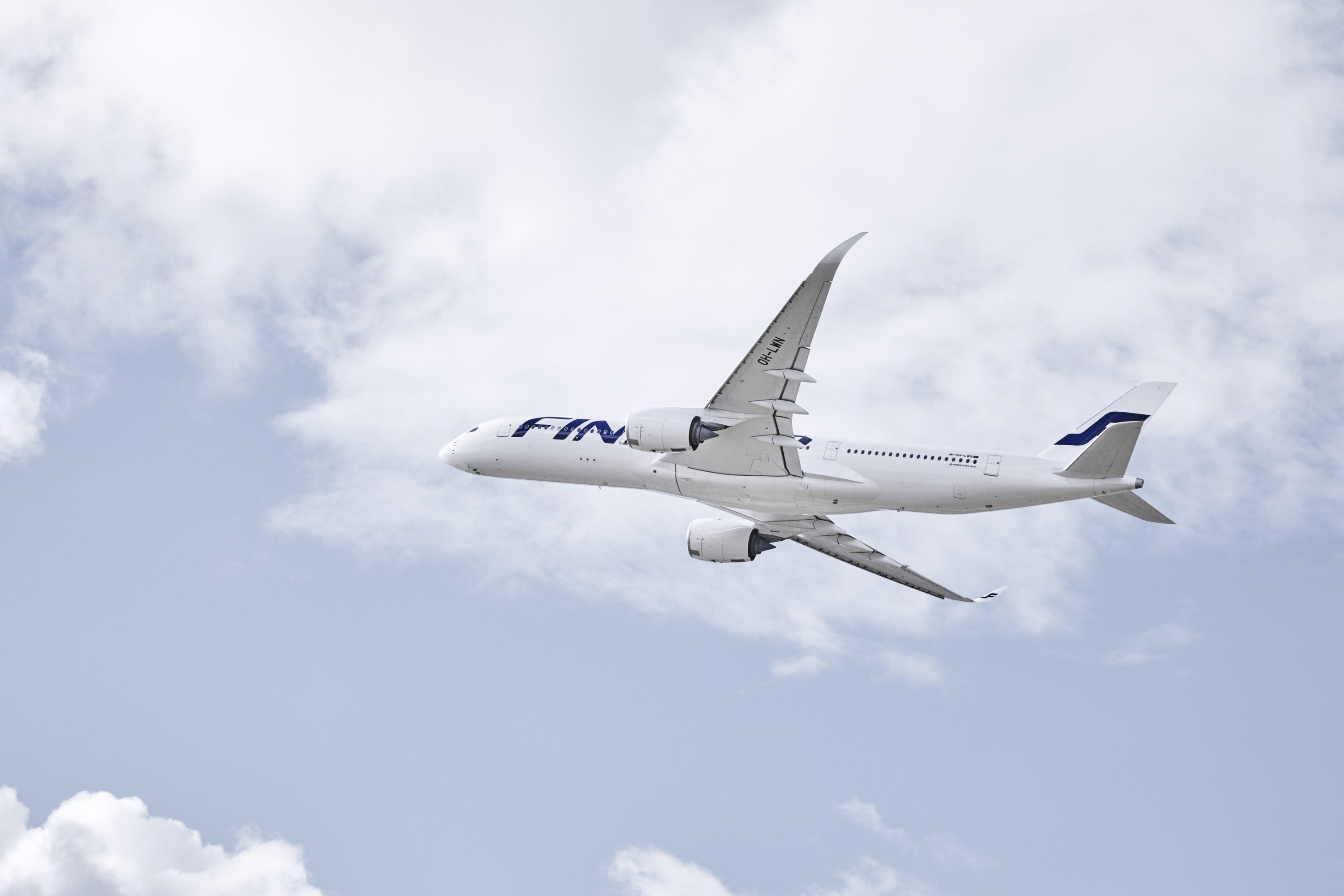 Finnair A350 Plane Flying ret