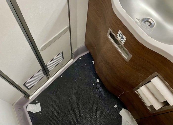 Iberia A350 business class dirty restroom