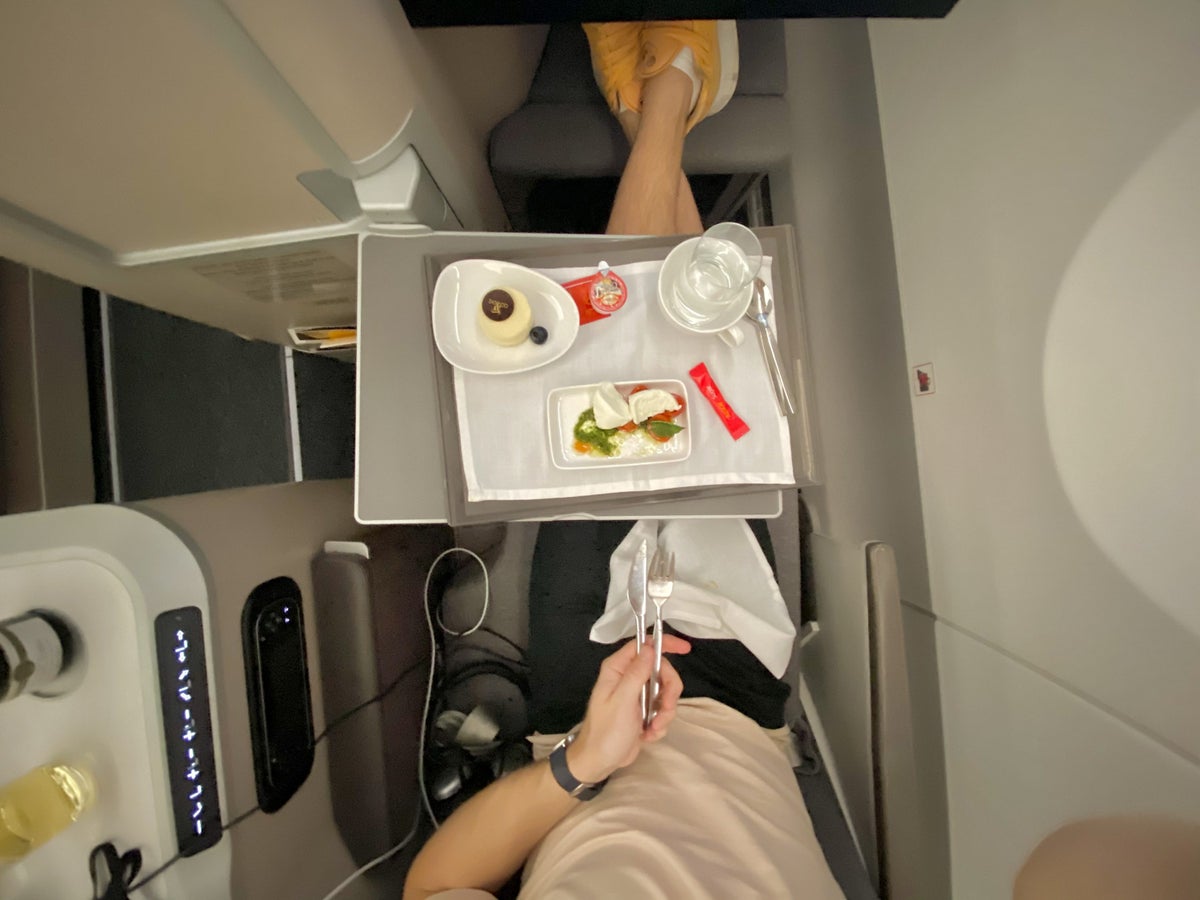 Iberia A350 business class impractical tray position