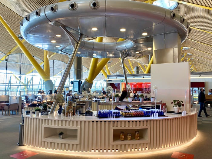 Iberia Sala VIP Dali Madrid food service area