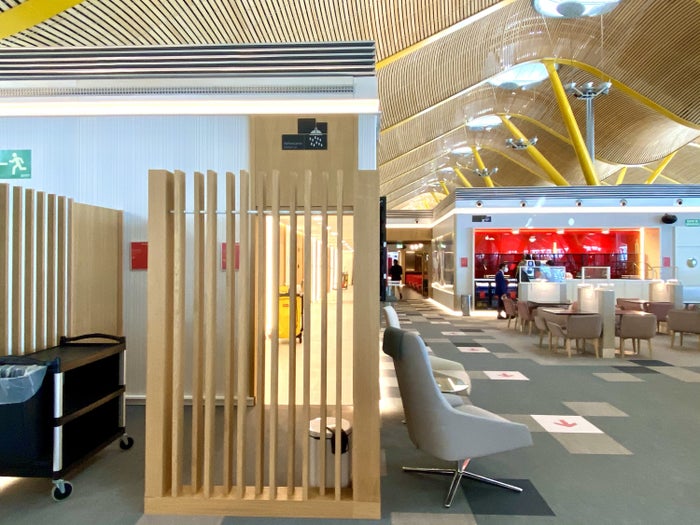 Iberia Sala VIP Dali Madrid shower area