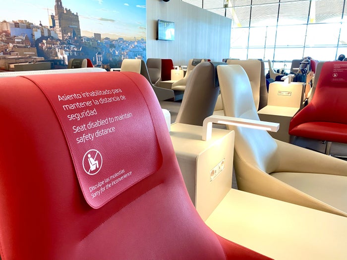 Iberia Sala VIP Dali Madrid social distancing information on seats